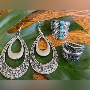 Paparazzi dangle earrings and elastic ring set